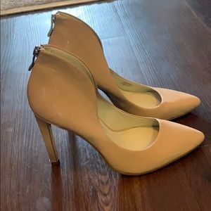 🟢BCBG nude pumps!!